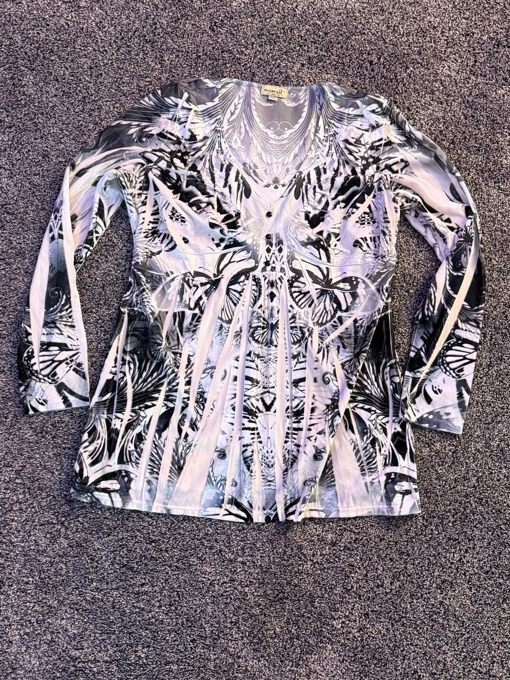 Womenβs velour Printed Long-Sleeve V-Neck Top in Black and White